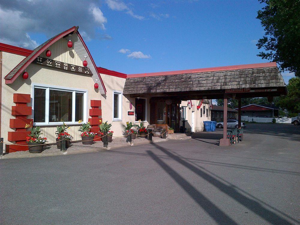 Hotel-Motel Coconut Trois-Rivières Екстериор снимка